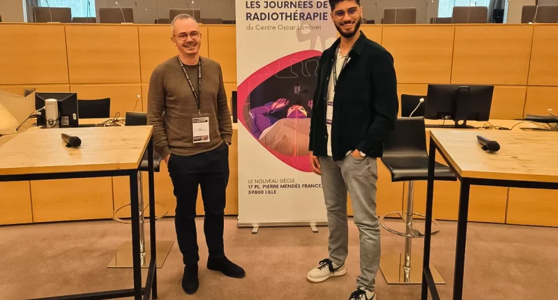 Alexis Thelie, physicien médical, et Corentin Tannai, MERM, du Centre de radiothérapie Guillaume Le Conquérant au Havre.